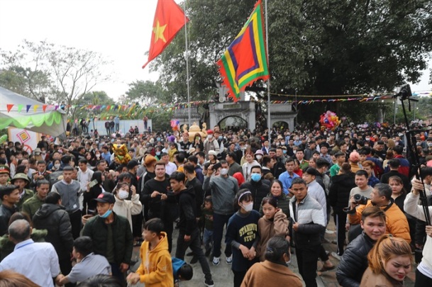 cuc-van-hoa-co-so-de-nghi-khong-de-xay-ra-hanh-vi-chen-lan-tranh-cuop-trong-le-hoi