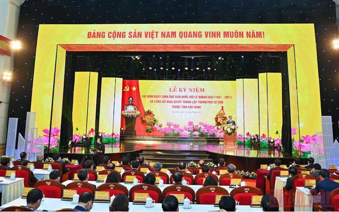 le-ky-niem-100-nam-ngay-sinh-dong-chi-le-quang-dao-va-le-cong-bo-nghi-quyet-thanh-lap-thanh-pho-tu-son