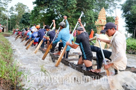 phum-soc-khmer-hao-huc-cho-don-ngay-hoi-lon