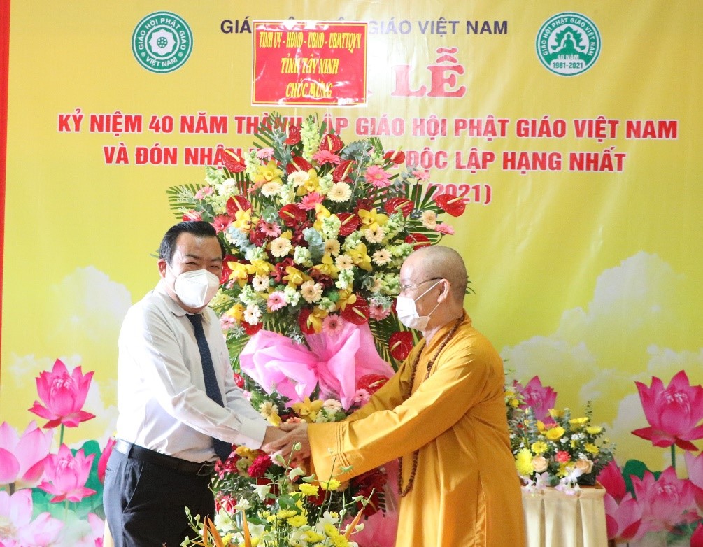 lanh-dao-tinh-tay-ninh-tham-chuc-mung-ky-niem-40-nam-thanh-lap-giao-hoi-phat-giao-viet-nam