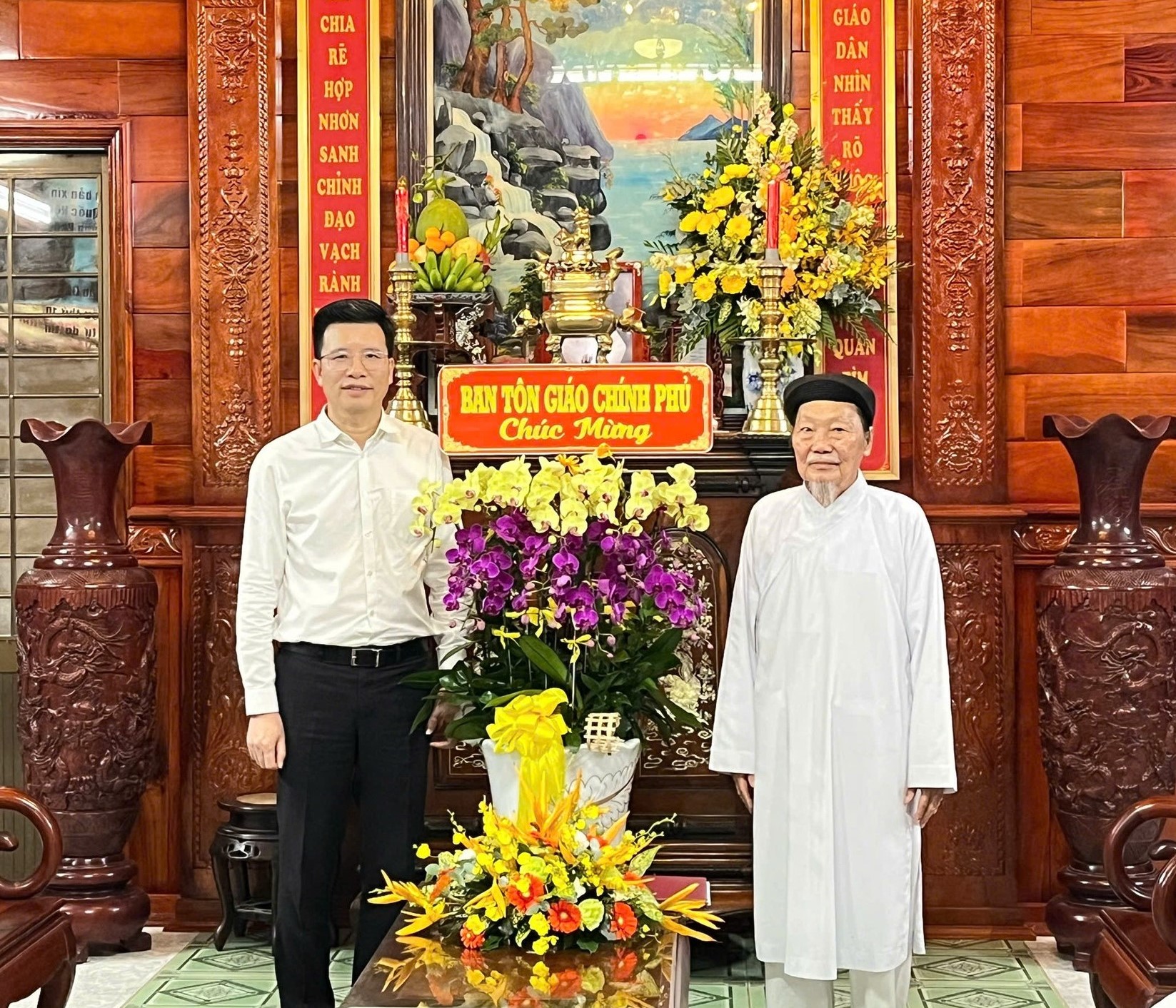 pho-truong-ban-nguyen-tien-trong-tham-va-chuc-mung-hoi-thanh-cao-dai-ban-chinh-dao