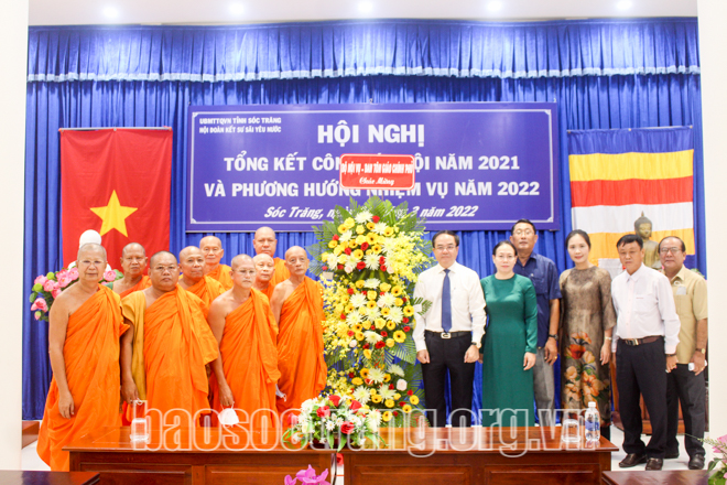 doan-cong-tac-bo-noi-vu-tham-hoi-doan-ket-su-sai-yeu-nuoc-tinh-soc-trang-va-chuc-tet-co-truyen-chol-chnam-thmay