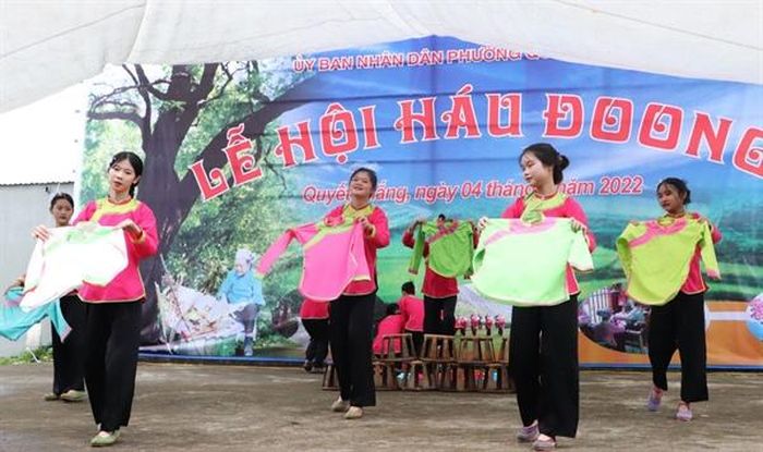 doc-dao-le-hoi-hau-doong-cua-nguoi-giay-nam-loong-lai-chau