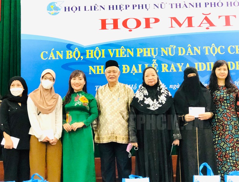 hop-mat-can-bo-hoi-vien-phu-nu-cham-islam-nhan-le-raya-idil-adha-2022