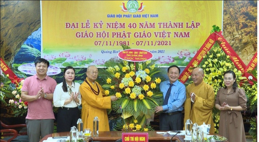 lanh-dao-tinh-quang-binh-tham-du-le-truyen-hinh-truc-tiep-nhan-40-nam-thanh-lap-giao-hoi-phat-giao-viet-nam