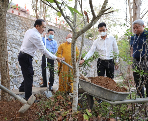 thu-truong-bo-noi-vu-vu-chien-thang-tham-ban-tri-su-phat-giao-tinh-dien-bien