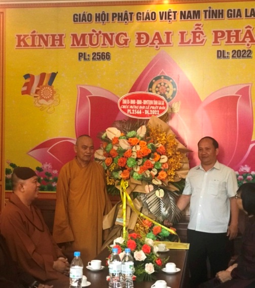 lanh-dao-tinh-gia-lai-tham-chuc-mung-phat-dan-phat-lich-2566-duong-lich-2022