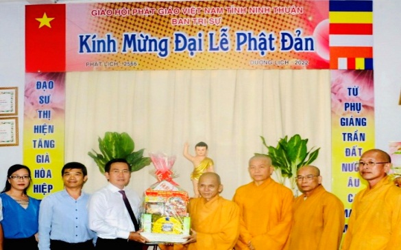 lanh-dao-tinh-ninh-thuan-tham-chuc-mung-le-phat-dan-ban-tri-su-ghpg-viet-nam-tinh