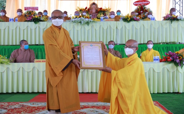 le-cong-bo-quyet-dinh-bo-nhiem-tru-tri-chua-tan-linh-tinh-ben-tre