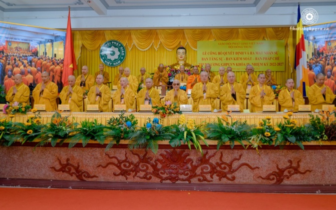 thu-truong-bo-noi-vu-vu-chien-thang-du-le-cong-bo-quyet-dinh-va-ra-mat-nhan-su-ban-tang-su-ban-kiem-soat-va-ban-phap-che-trung-uong-giao-hoi-phat-giao-viet-nam-nhiem-ky-ix-2022-2027