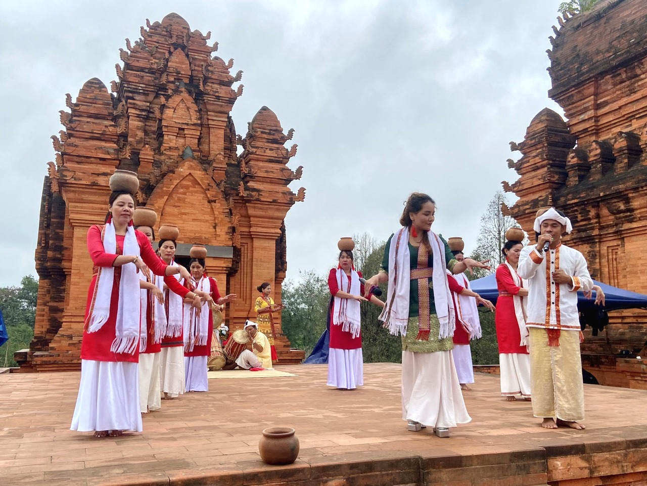to-chuc-ngay-hoi-van-hoa-dan-toc-cham-lan-thu-vi-tai-tinh-khanh-hoa