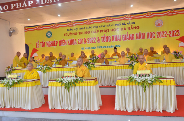 truong-trung-cap-phat-hoc-da-nang-to-chuc-le-tot-nghiep-khoa-2019-2022-va-khai-giang-nam-hoc-moi