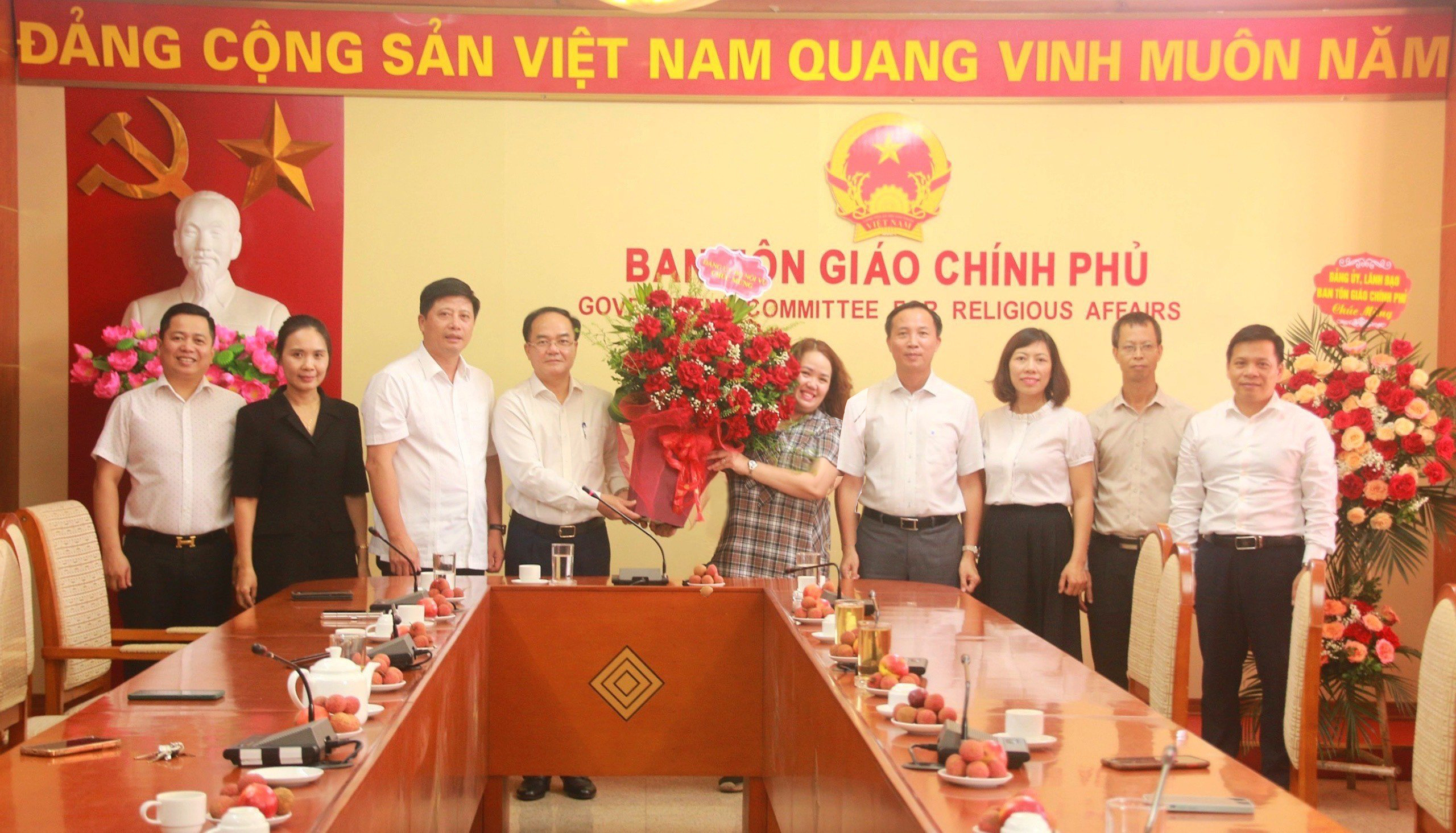 thu-truong-bo-noi-vu-vu-chien-thang-chuc-mung-trung-tam-thong-tin-va-truyen-thong-cua-ban-ton-giao-chinh-phu-nhan-dip-ky-niem-ngay-bao-chi-cach-mang-viet-nam