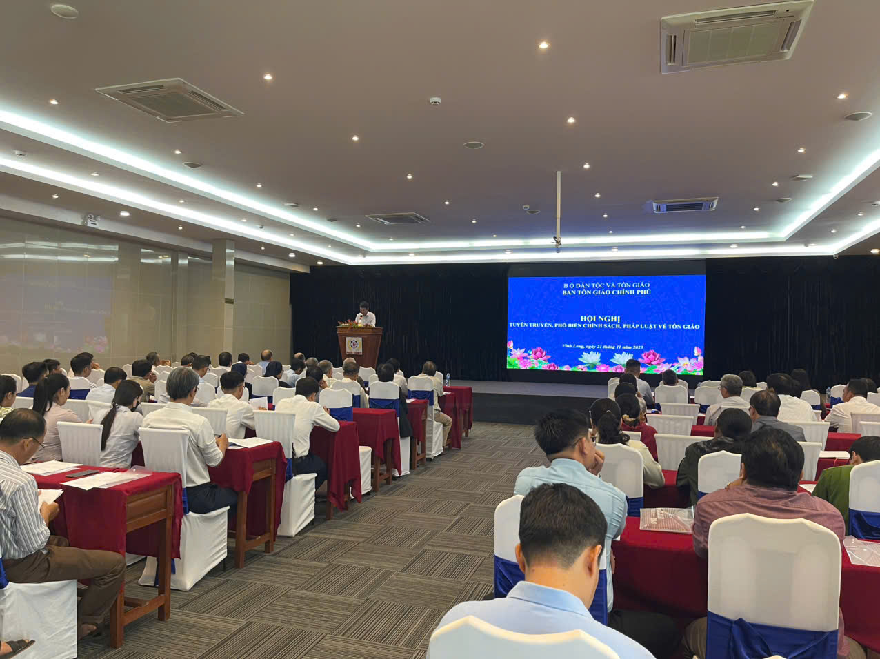 hoi-nghi-tuyen-truyen-pho-bien-phap-luat-ve-ton-giao-cho-chuc-sac-chuc-viec-cong-giao-tai-vinh-long