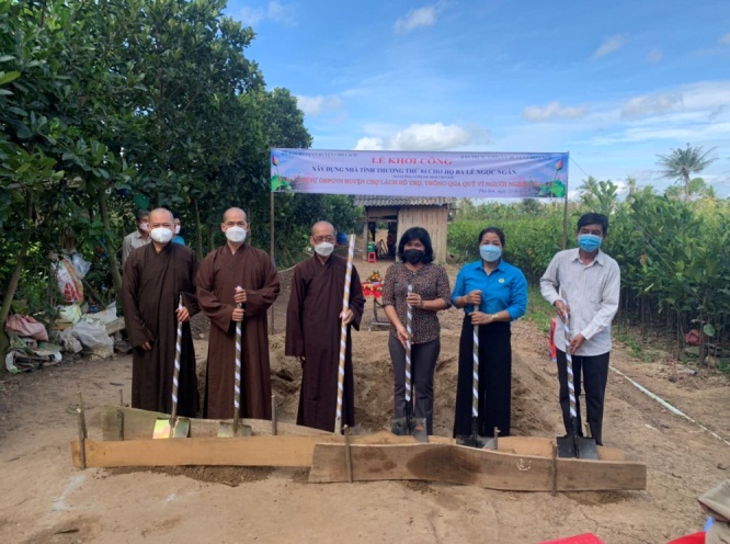 ban-tri-su-phat-giao-huyen-cho-lach-tinh-ben-tre-to-chuc-le-khoi-cong-xay-dung-nha-tinh-thuong