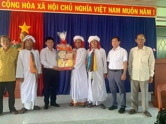 ban-ton-giao-chinh-phu-tham-hoi-dong-su-ca-hoi-giao-bani-va-ban-dai-dien-cong-dong-hoi-giao-islam-tinh-ninh-thuan-nhan-dip-ket-thuc-thang-tinh-chay-ramadhan-nam-2023