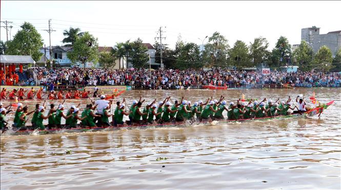 khong-to-chuc-le-hoi-ooc-om-boc-dua-ghe-ngo-tinh-soc-trang