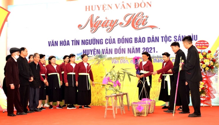 ngay-hoi-van-hoa-tin-nguong-cua-dong-bao-dan-toc-san-diu-huyen-van-don-nam-2021